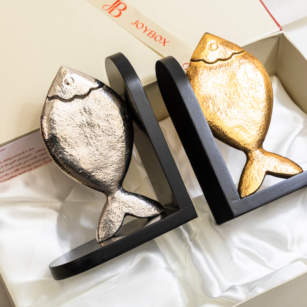 Decorative metal fish bookends