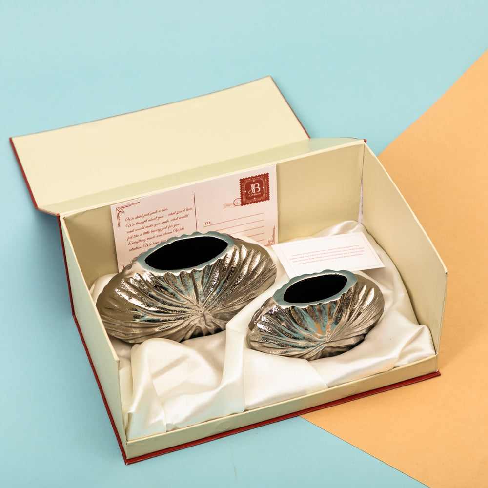 Shell silver vase set