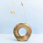 The golden halo vase