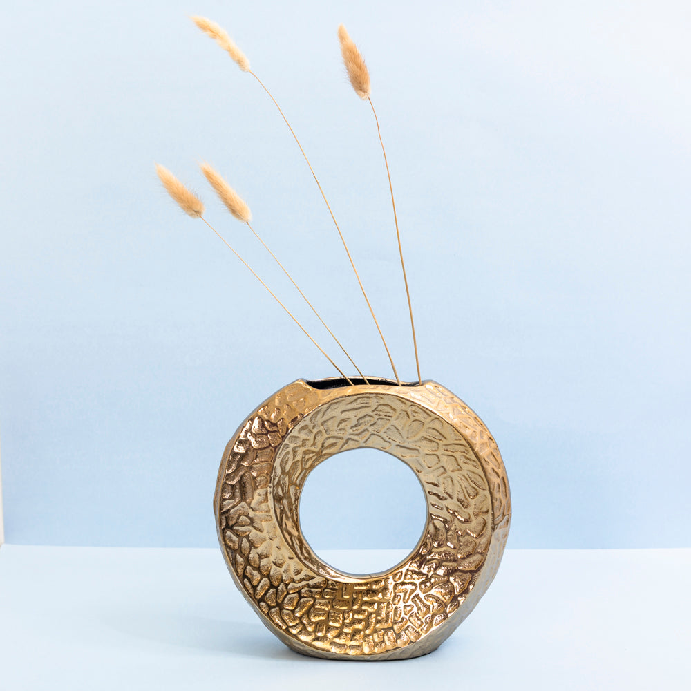 The golden halo vase