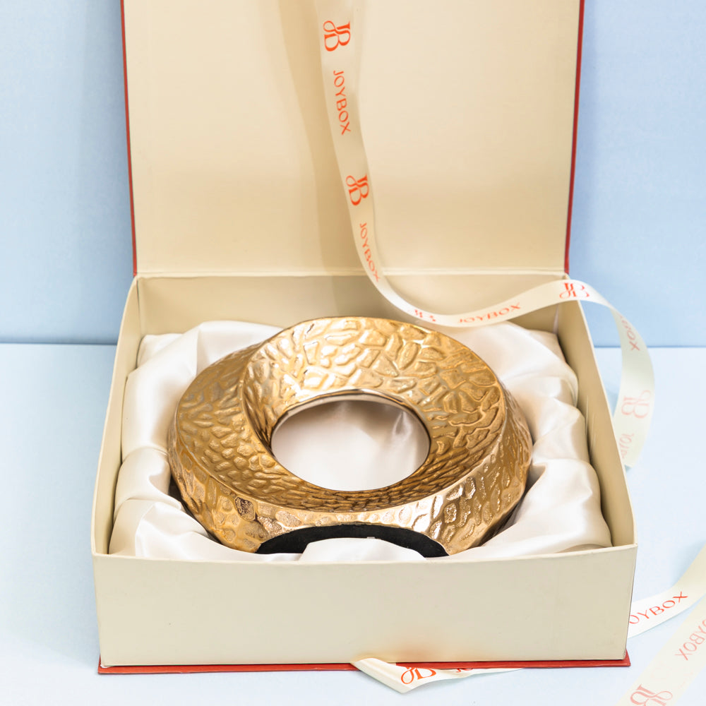 The golden halo vase
