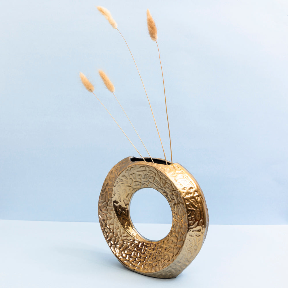 The golden halo vase