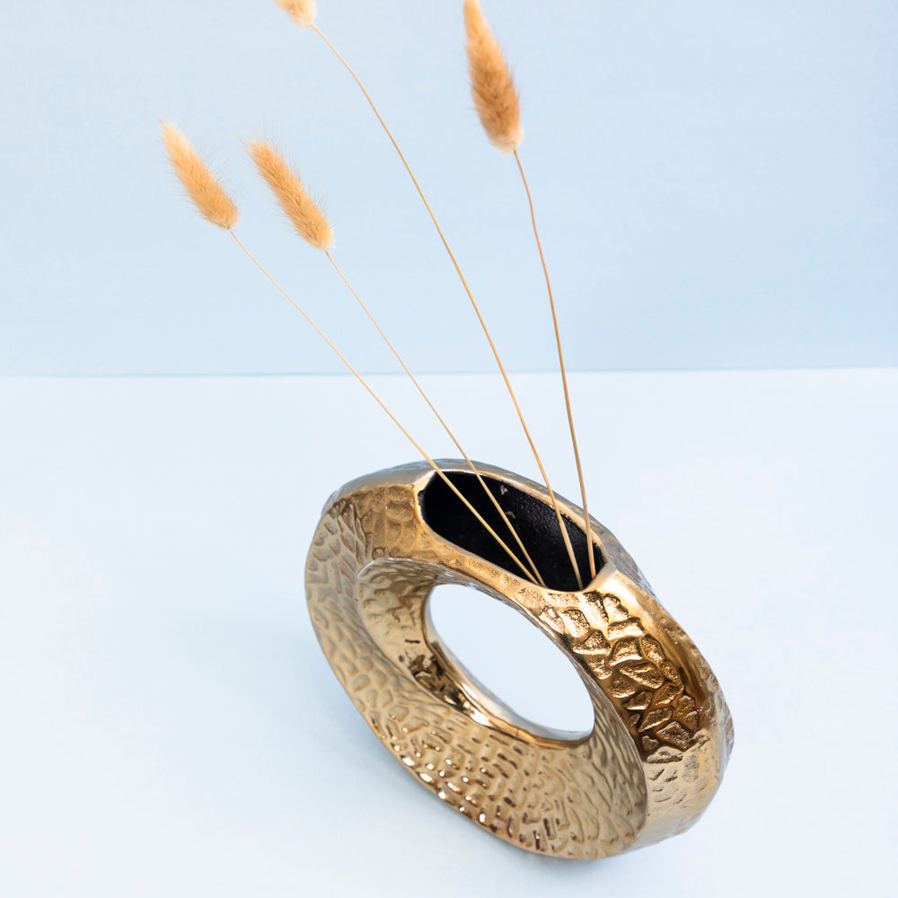 The golden halo vase