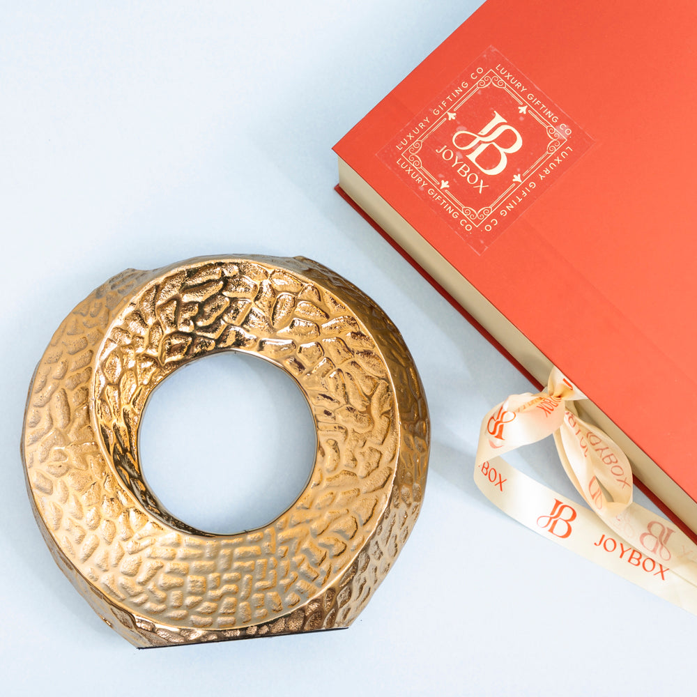 The golden halo vase